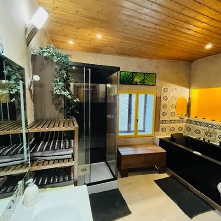 Casa de Férias Maison De Village, Jacuzzi, Salle Cinema Valencin